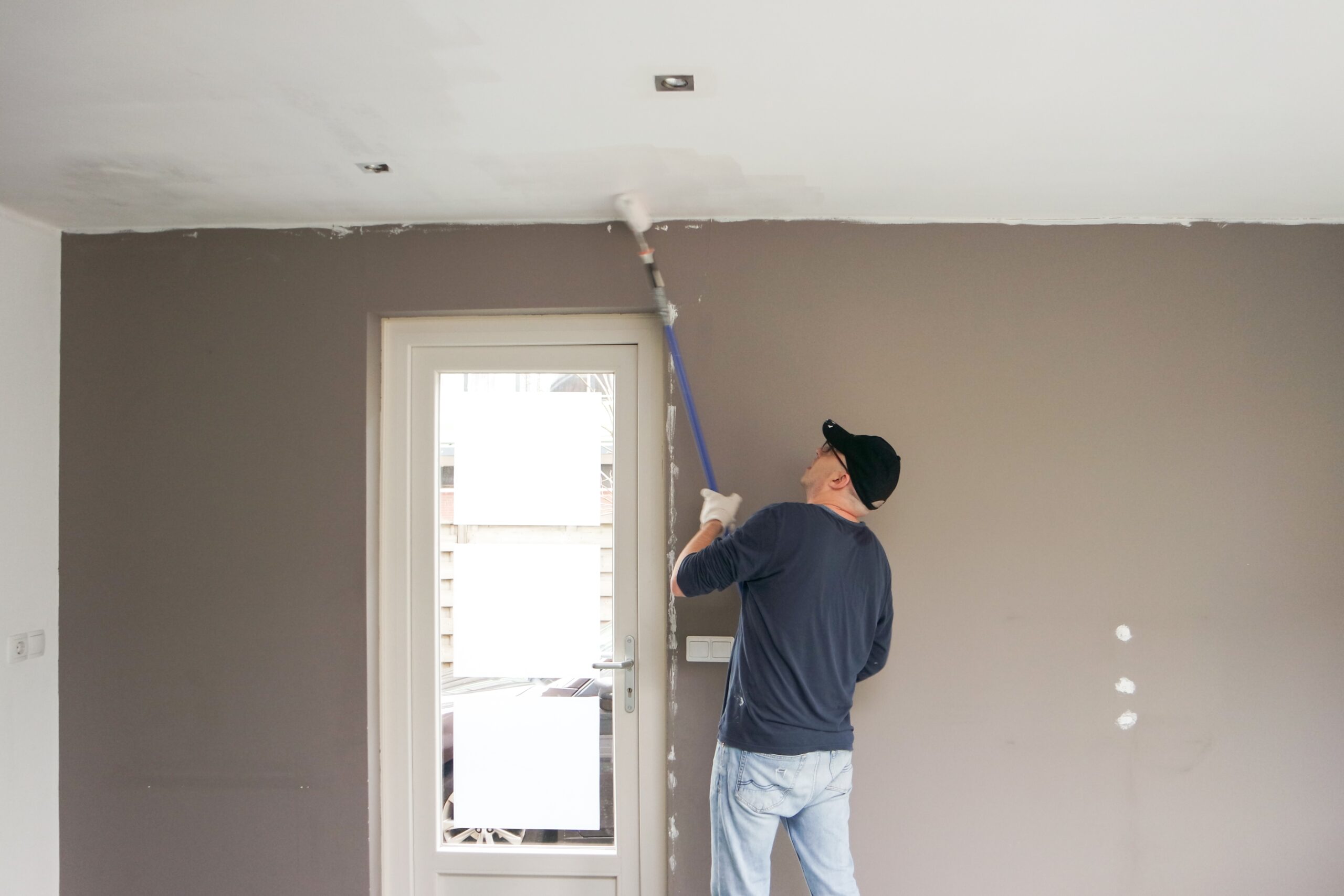 full-length-of-a-man-painting-the-ceiling-new-hom-2025-01-10-13-36-11-utc